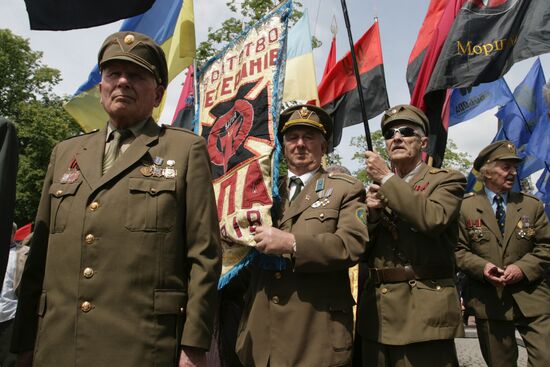 Veteran members of Ukrainian Insurgent Army mark Heroes Day