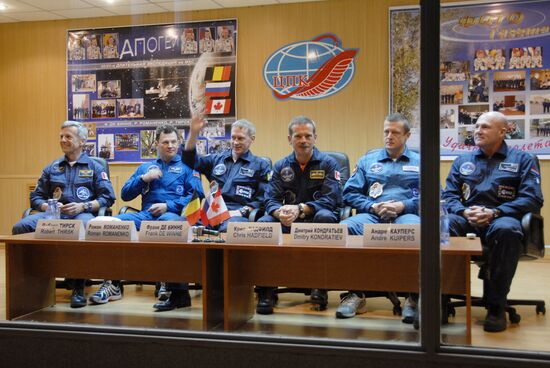 Soyuz TMA-15 crews give news conference