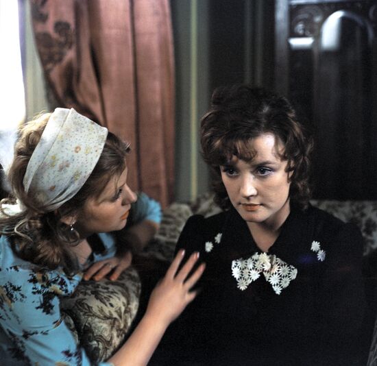 Still from film "Moscow Doesn't Believe in Tears"