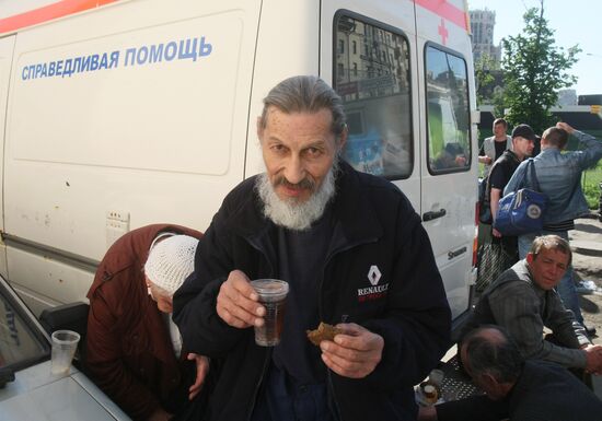Homeless people at Moscow's Paveletsky Railway Station