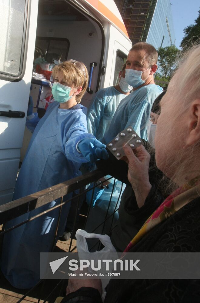 Yelizaveta doctor-liza Glinka provides relief in Moscow