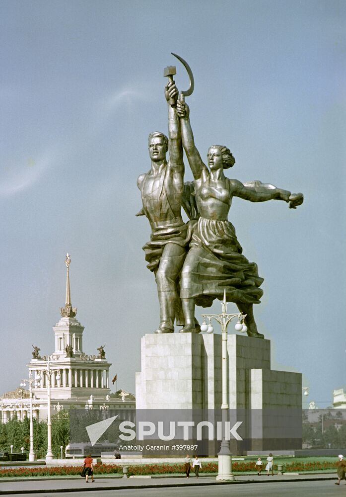 Vera Mukhina's "Worker and Kolkhoz Woman"