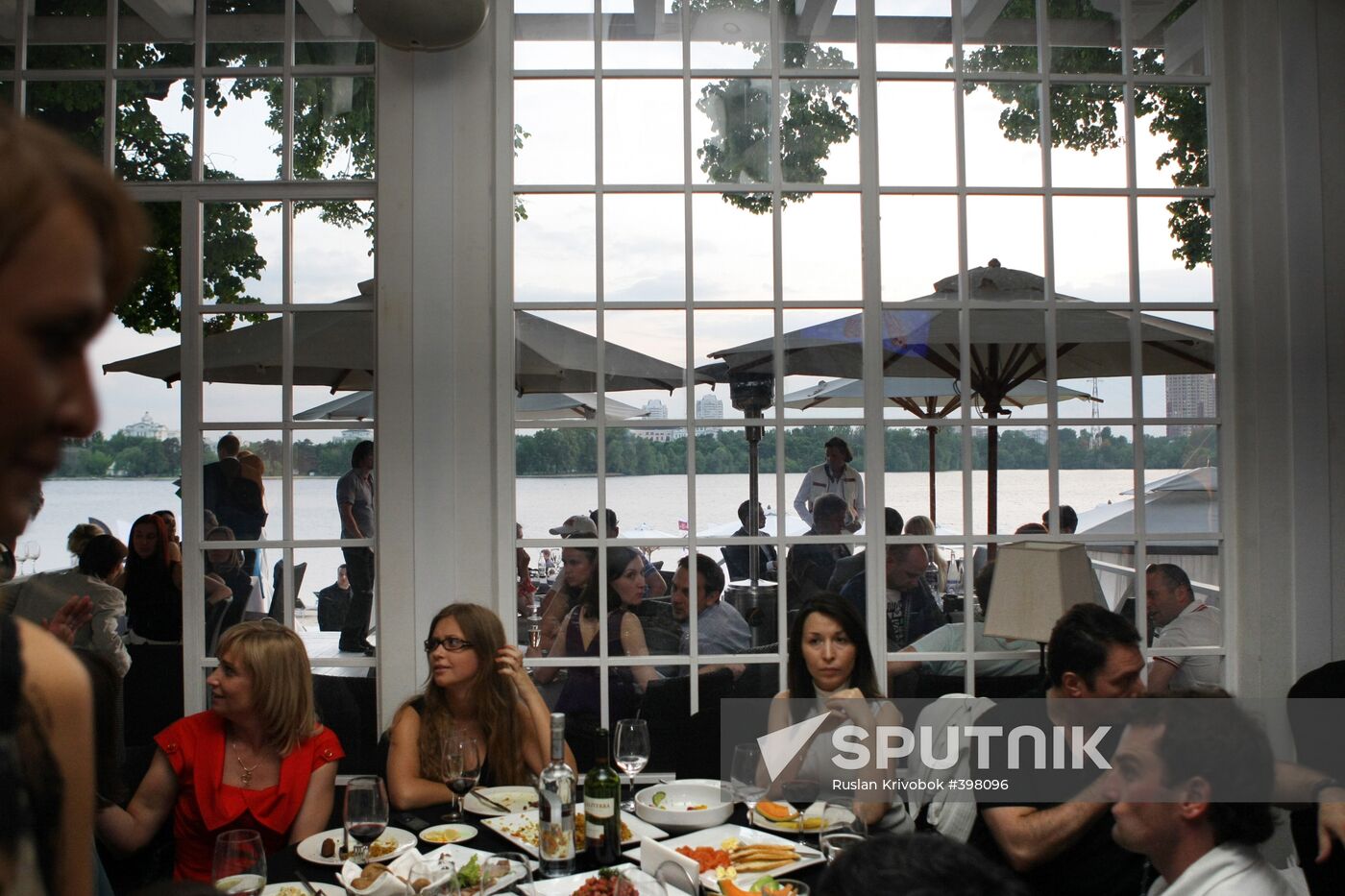 Party at the BEACH CLUB's Royal Bar summer terrace