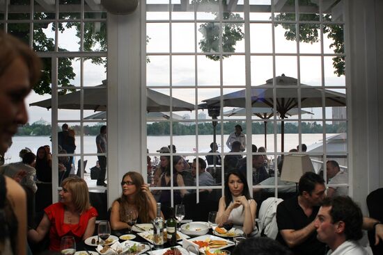 Party at the BEACH CLUB's Royal Bar summer terrace