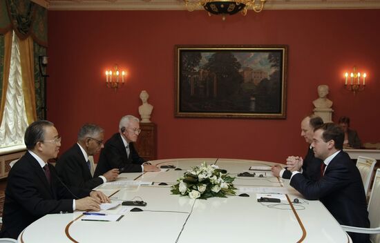 Dmitry Medvedev holds meeting with BRIC top officials