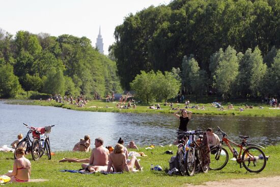 Muscovites resting outdoors