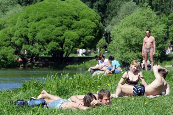 Muscovites resting outdoors
