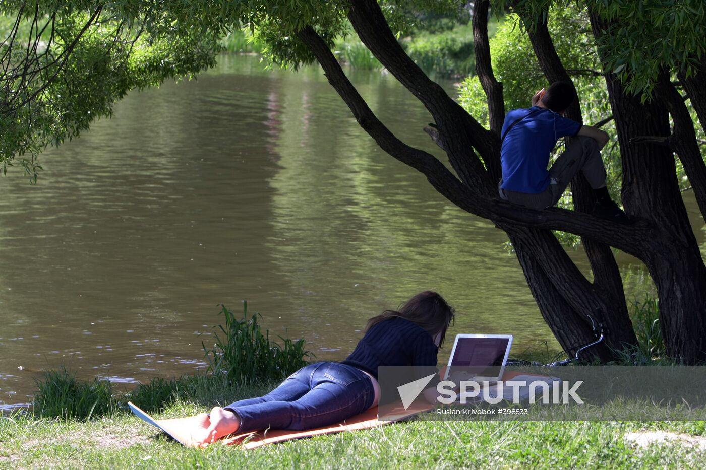 Muscovites resting outdoors