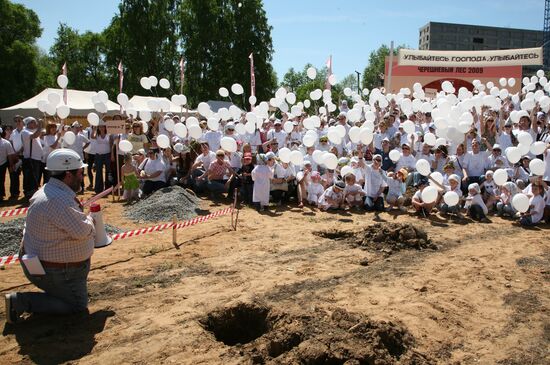 Voluntary work during Cherry Forest festival