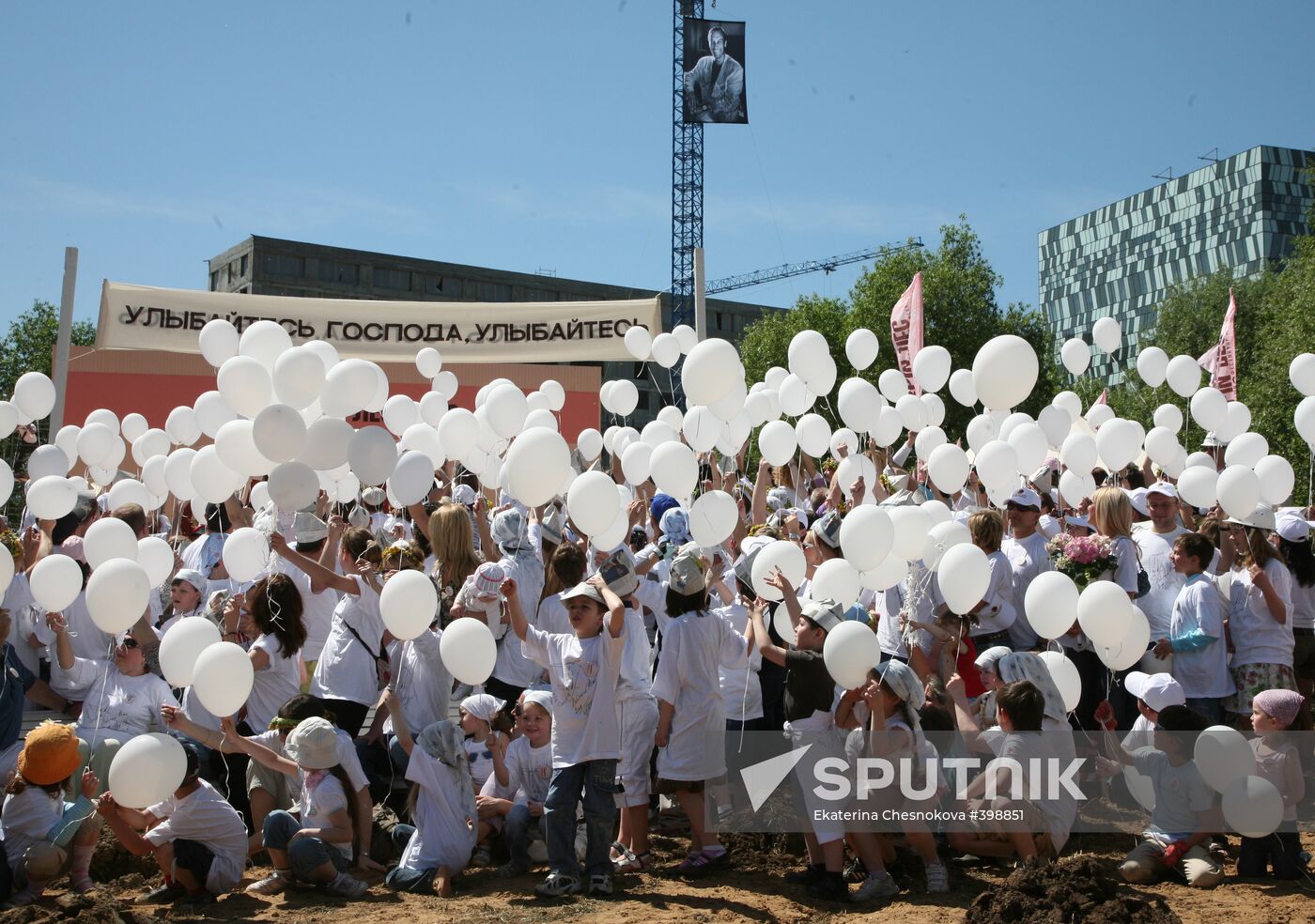 Voluntary work during Cherry Forest festival