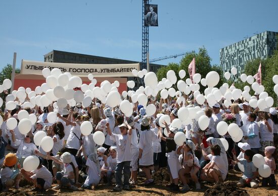 Voluntary work during Cherry Forest festival