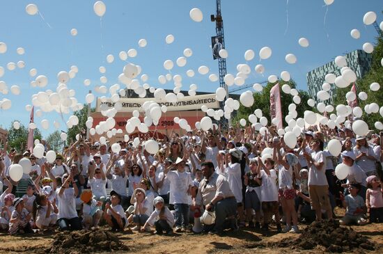 Voluntary work during Cherry Forest festival