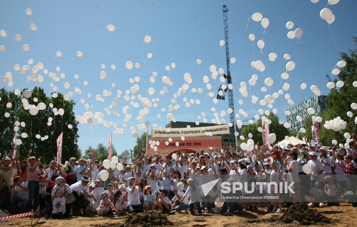Voluntary work during Cherry Forest festival