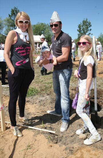 Sunday festival Chereshnevyj Les