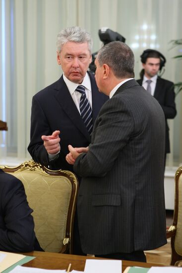 Sergei Sobyanin, Viktor Sechin