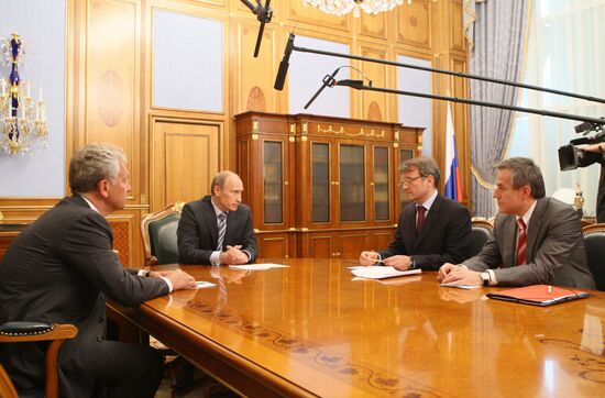 Prime Minister Putin holding a working meeting