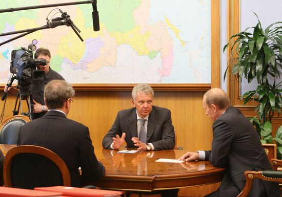 Prime Minister Putin holding a working meeting
