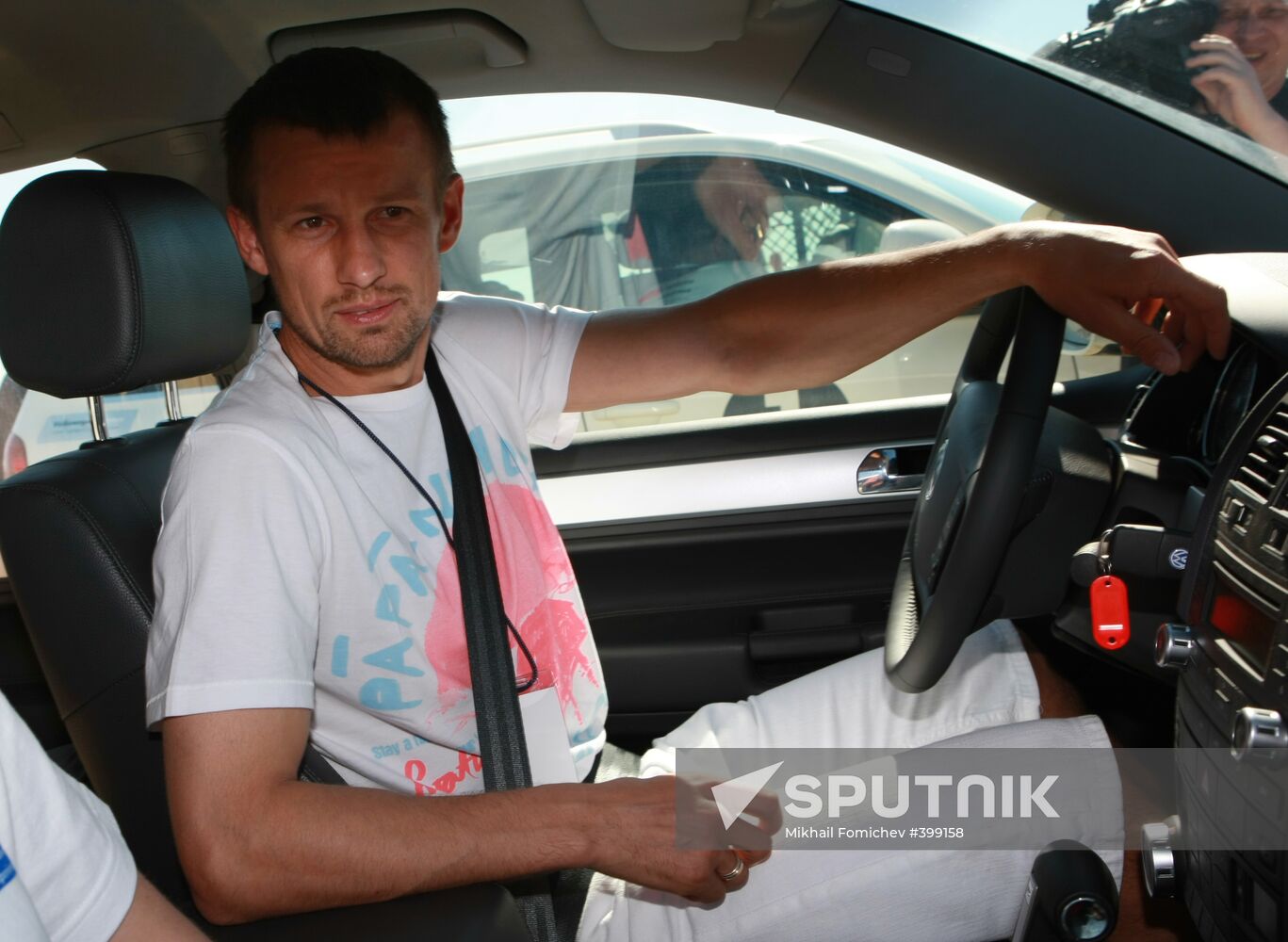 Russian footballers attend Volkswagen SUVs test drive