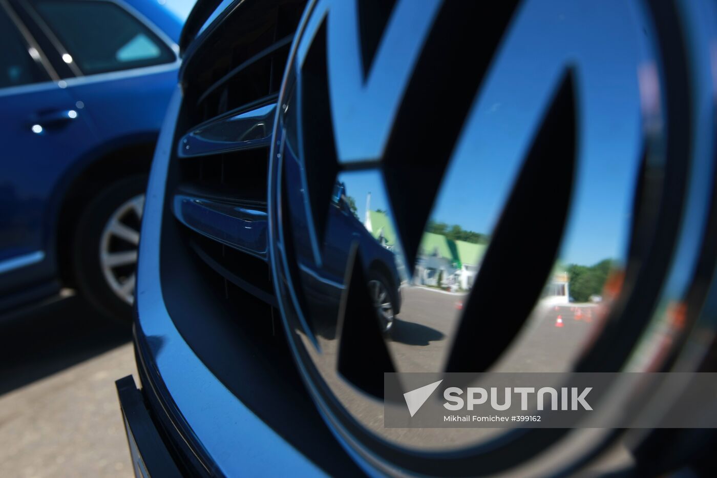 Russian footballers attend Volkswagen SUVs test drive
