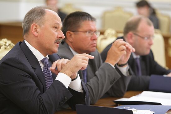 Vladimir Dmitriyev at Vnesheconombank Supervisory Board meeting