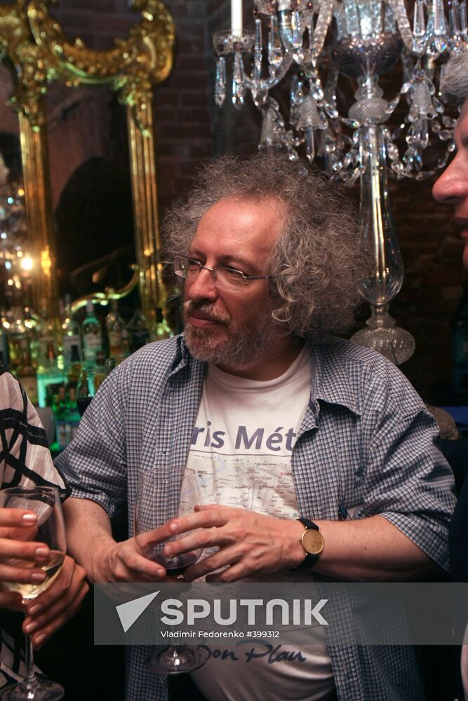 Leonid Parfyonov presents new book of Yestereve: Our Time series