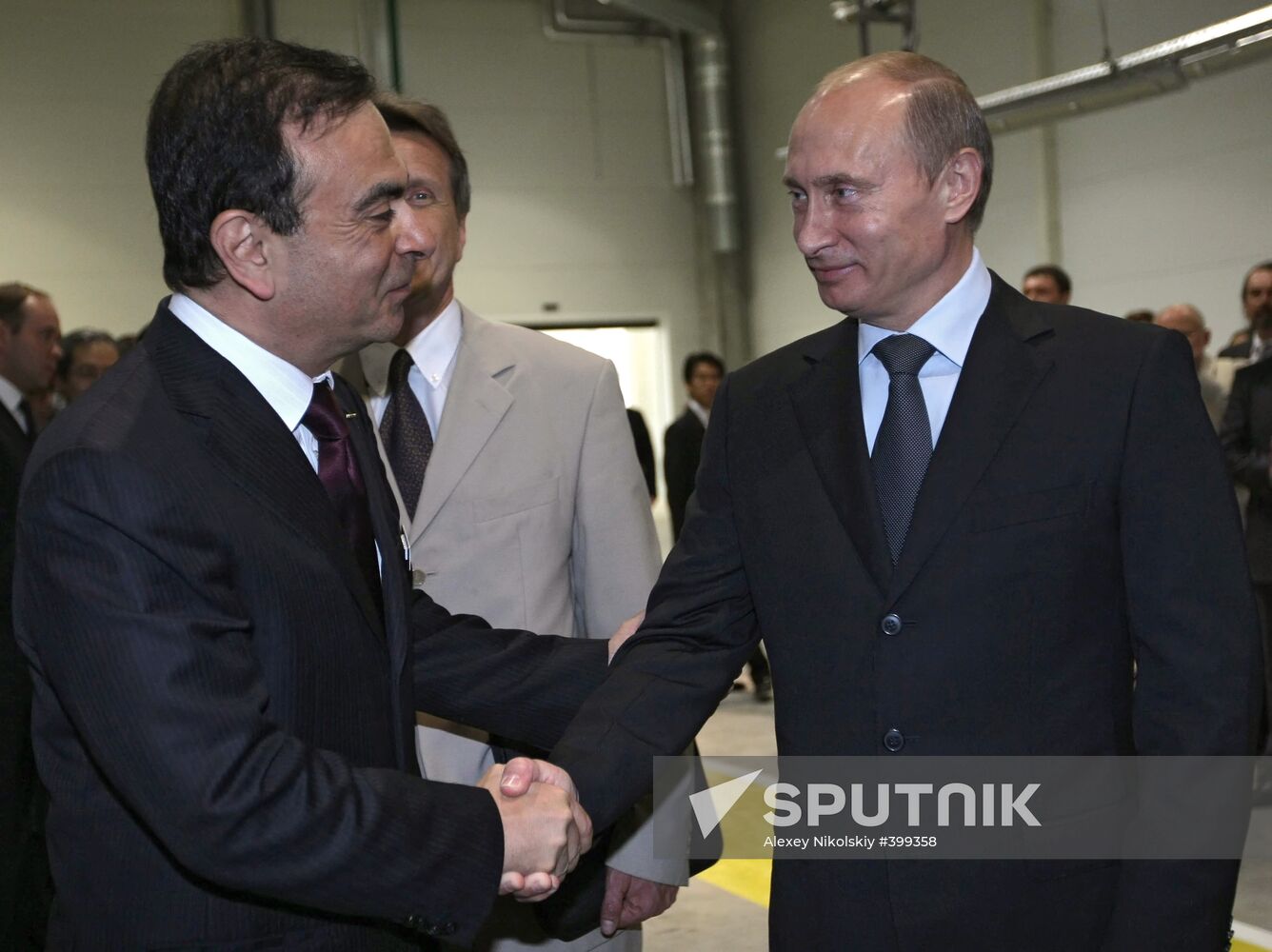 Vladimir Putin attends opening ceremony of Nissan plant