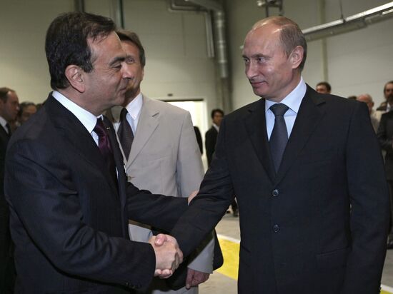 Vladimir Putin attends opening ceremony of Nissan plant