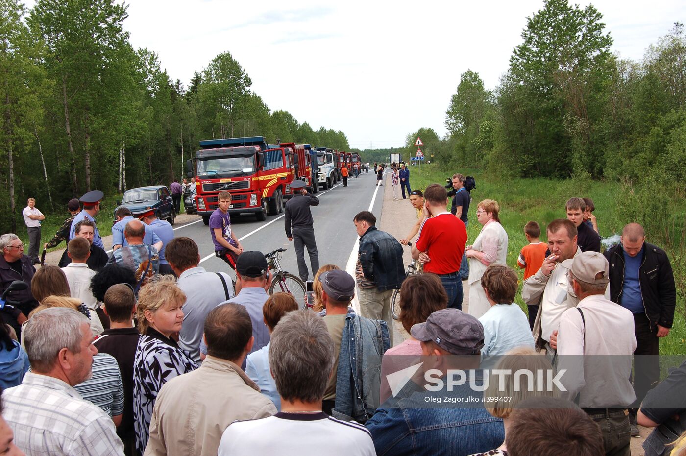 Federal highway in Pikalyovo blocked by 300 people
