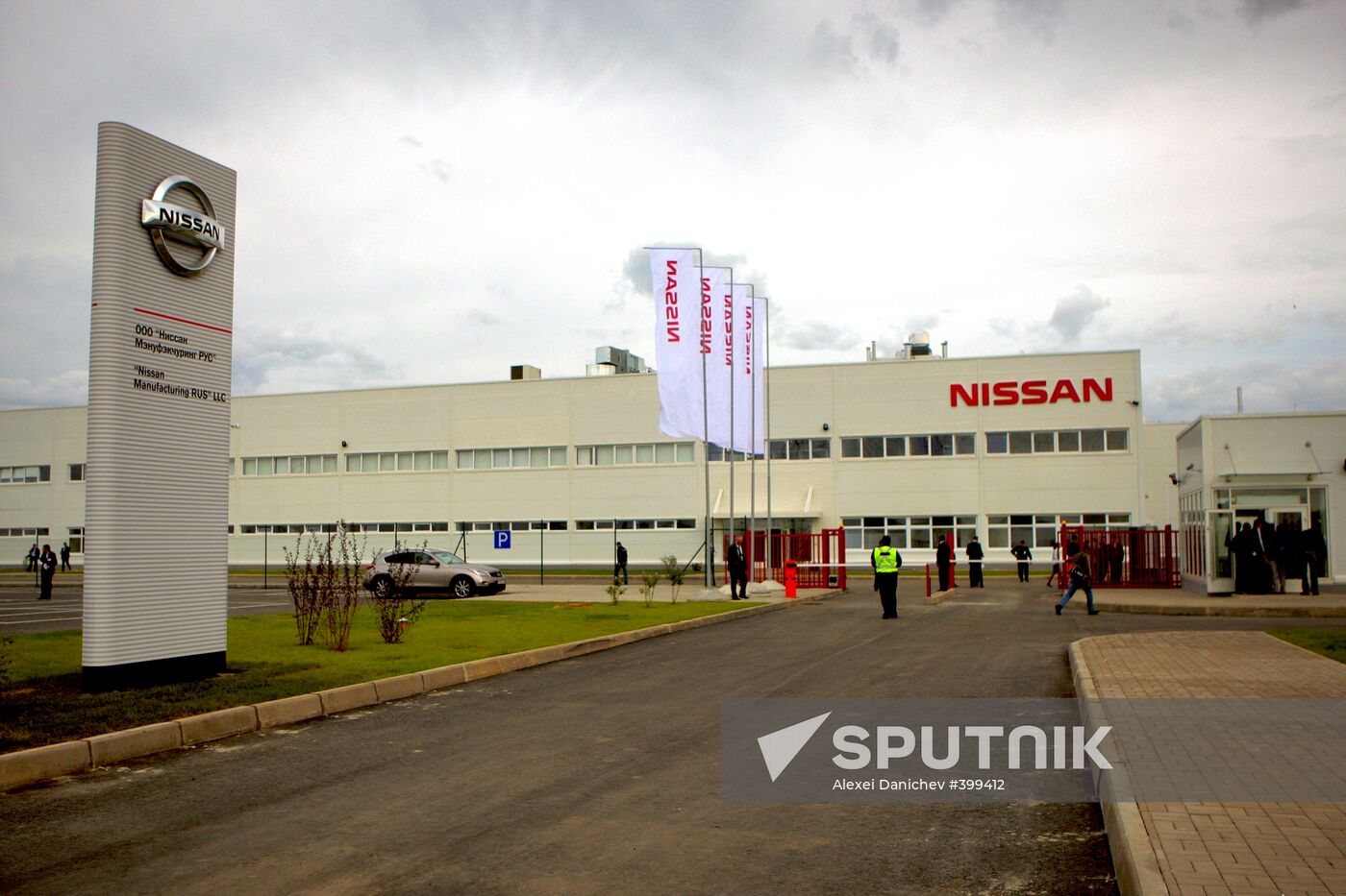 Nissan automotive plant opens in St. Petersburg