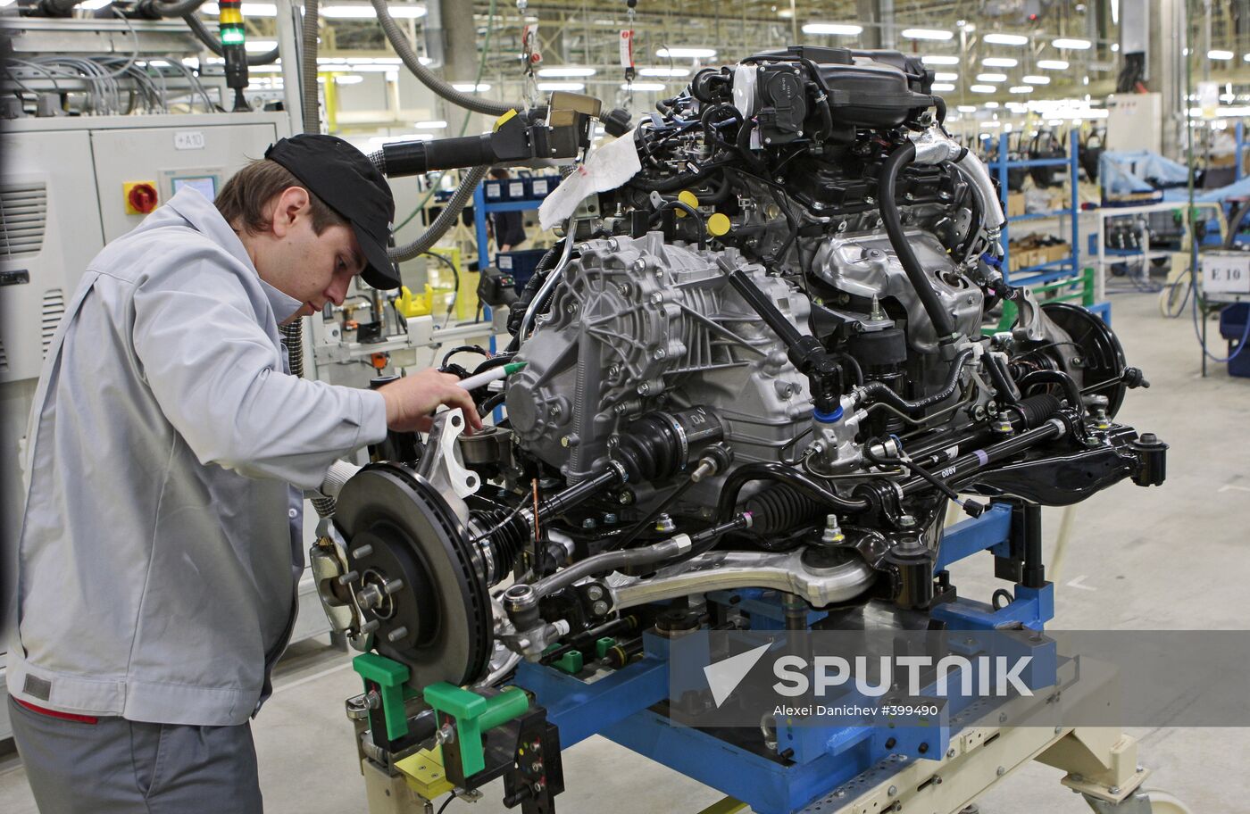 Nissan assembly plant opened in St. Petersburg