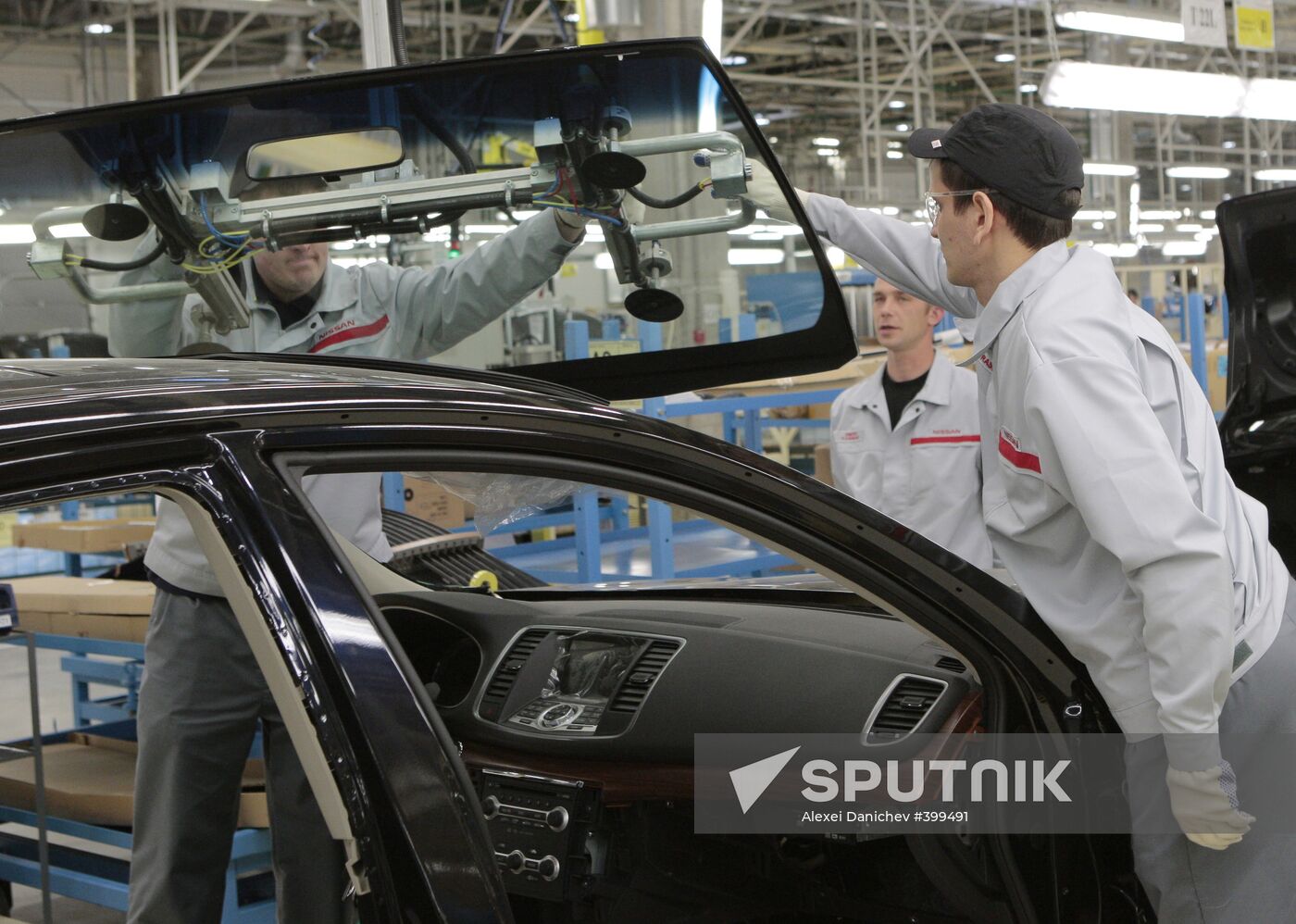 Nissan assembly plant opened in St. Petersburg