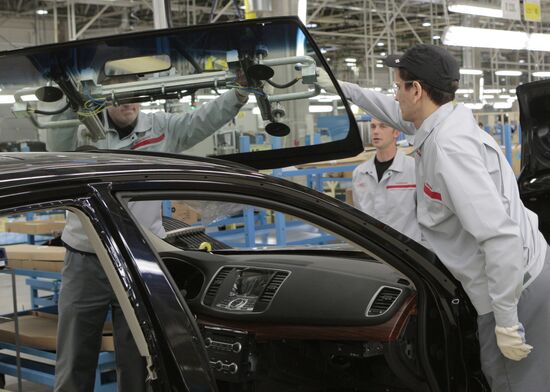 Nissan assembly plant opened in St. Petersburg