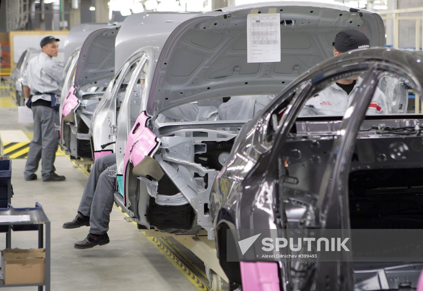 Nissan assembly plant opened in St. Petersburg