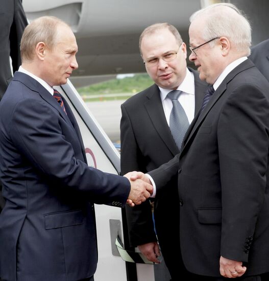 Vladimir Putin arrives in Finland
