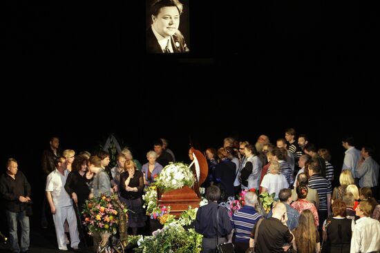 People pay their last respects to actor Vyacheslav Nevinny