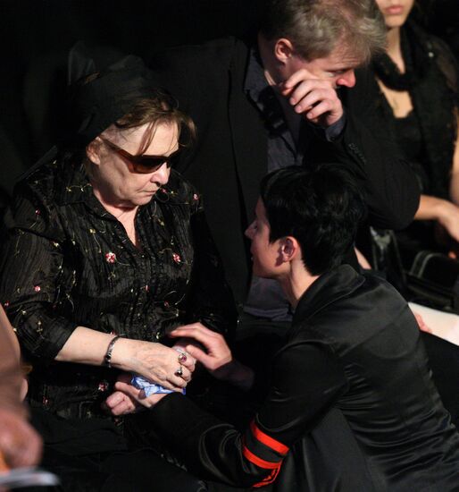 People pay their last respects to actor Vyacheslav Nevinny