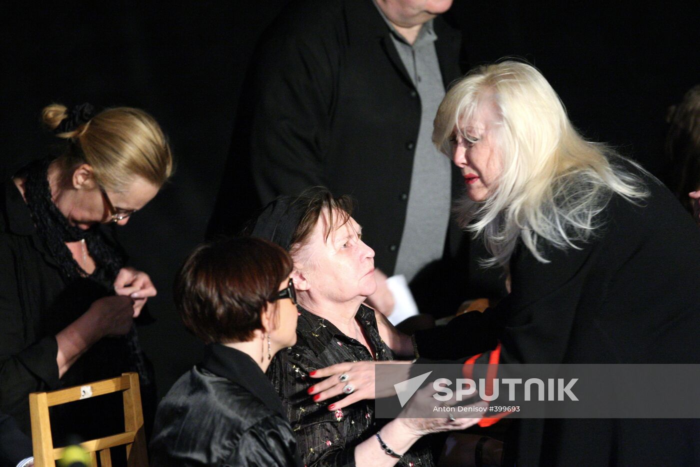 People pay their last respects to actor Vyacheslav Nevinny