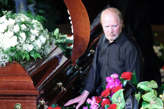 People pay their last respects to actor Vyacheslav Nevinny