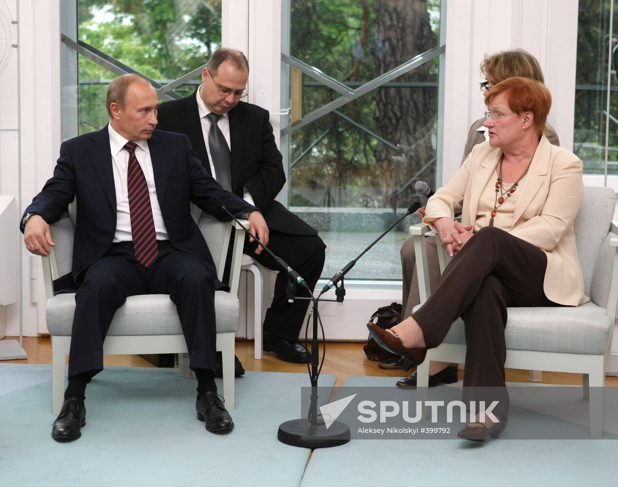 Vladimir Putin meets with Tarja Halonen