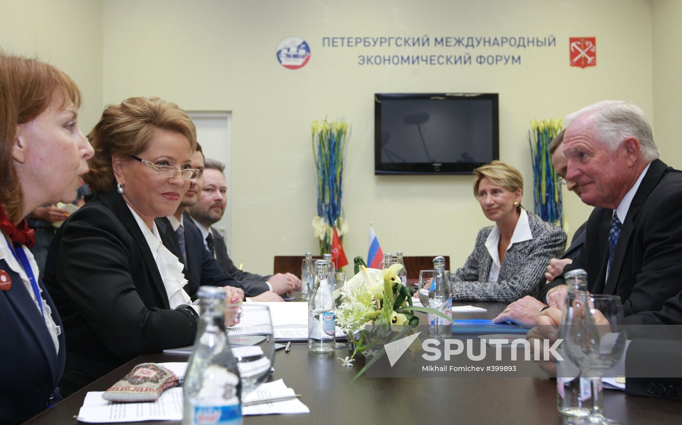 Signing of agreement between Intel and St. Petersburg government