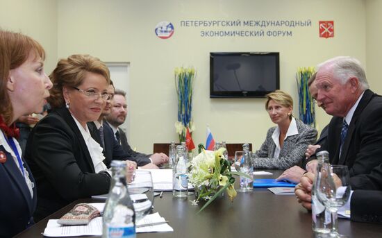 Signing of agreement between Intel and St. Petersburg government