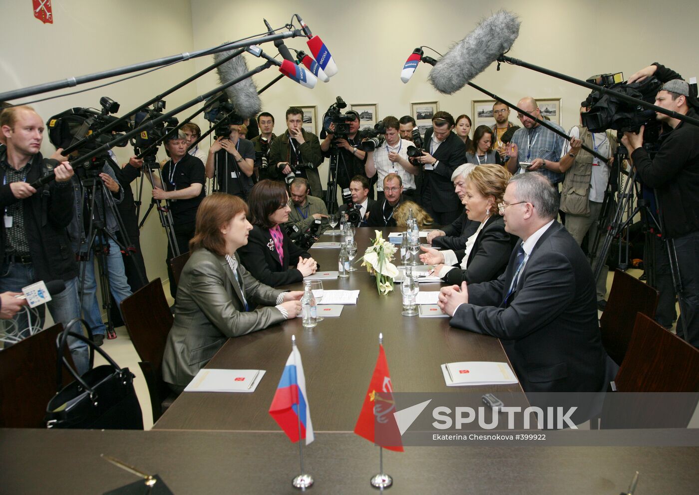 Signing of agreement between Intel and St. Petersburg government
