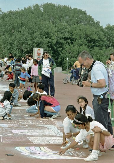 CHILDREN CONTEST TARMAC DRAWING