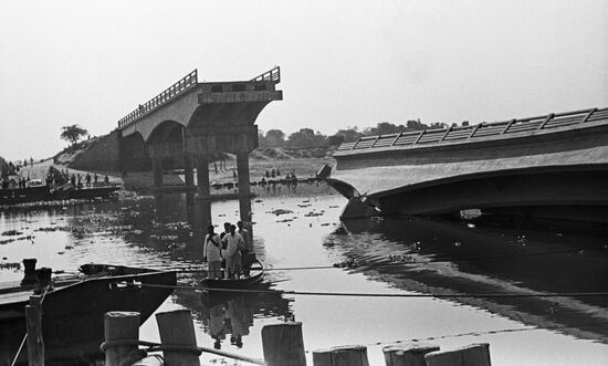 BANGLADESH BRIDGE RUINS MEGHNA