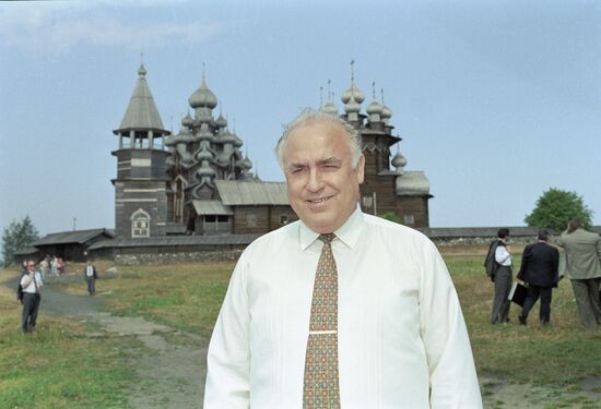 CHERNOMYRDIN KIZHI