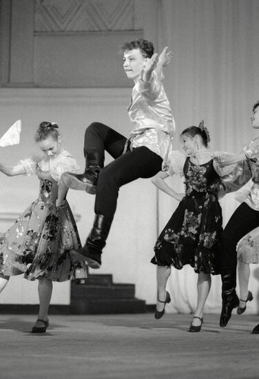 CHILDREN COMPANY MOISEYEV 