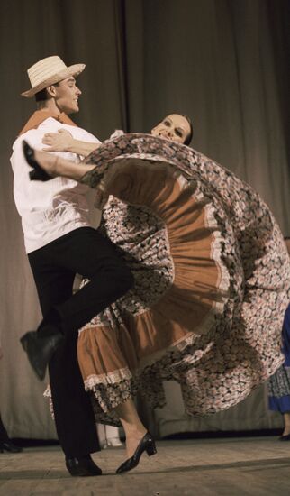 LATIN AMERICAN DANCE MOISEYEV COMPANY 