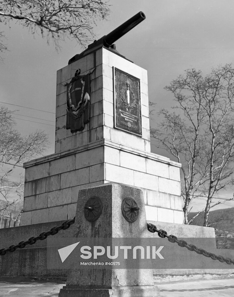 MONUMENT HEROES DEFENDERS MAKSUTOV