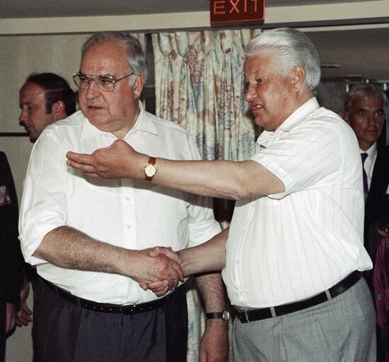 Yeltsin Kohl motorboat