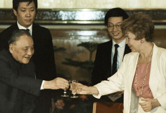 RAISA GORBACHEVA DENG XIAOPINGDINNER